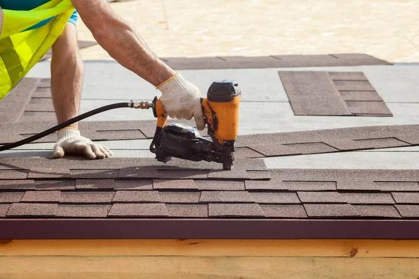 A Guide to Selecting Roofing Contractors for Residential Projects