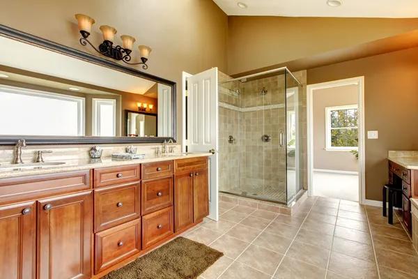 Custom Bathroom Designs for Homes in Frisco